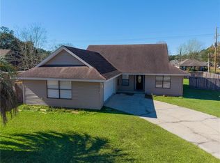 300 Lionel Ct, Abita Springs, LA 70420