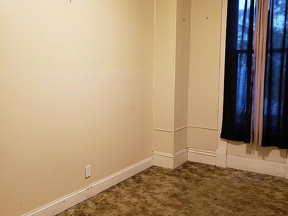 3rd image of 517 E Jefferson St