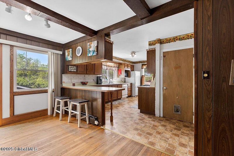 5th image of 127 Duane Avenue