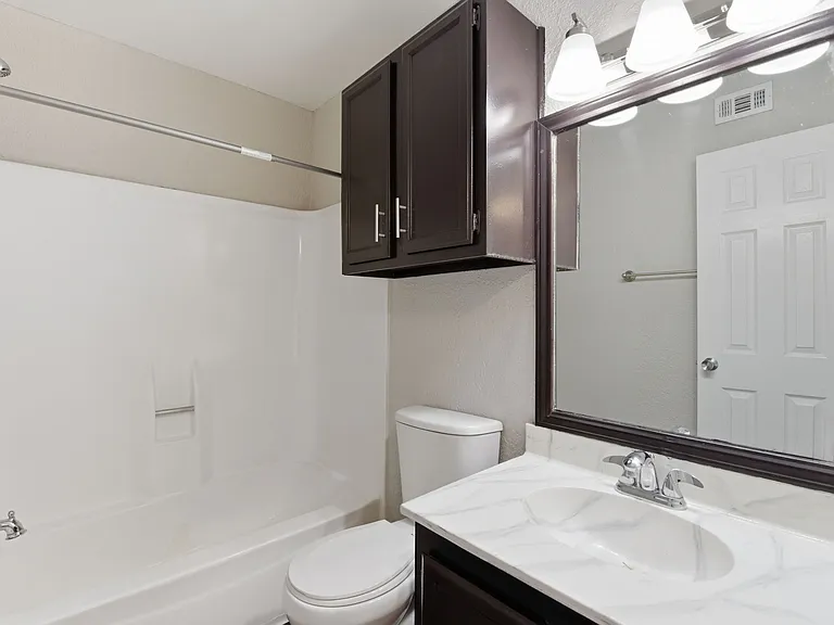 Henderson Grove Apartments — Photo 29