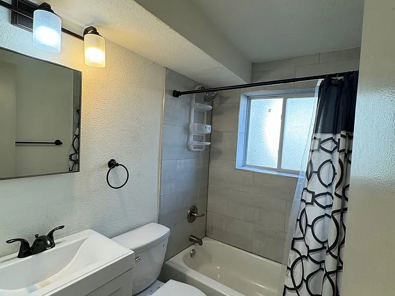 2915 Straus Ln. — Photo 10