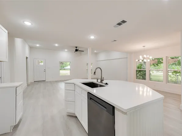 302 Newsom Rd, Mesquite, TX 75149