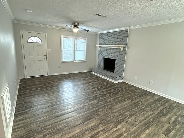 434 E Jennings St — Photo 4