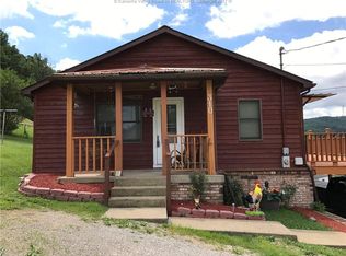 310 Cobb Ave, Clendenin, WV 25045