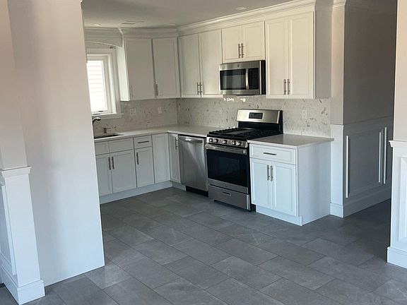 4th image of 16 Bartlett Ave Floor 2