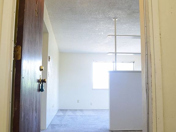 2nd image of 978 NW Cleveland Ave #6