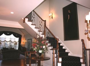 70 Forest Gate Cir, Oak Brook, IL 60523