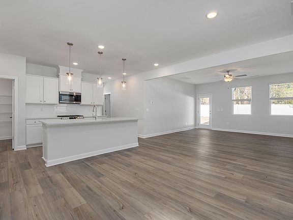 3rd image of 276 Gregory Village Dr