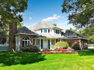 2 Jenny Path, Medford, NY 11763