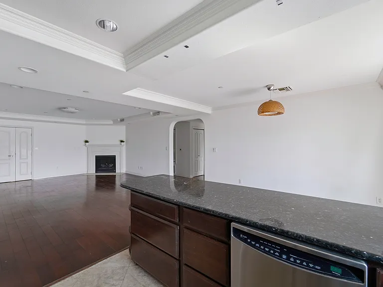700 S Ardmore Ave #304 — Photo 16