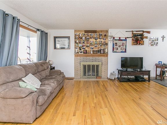 2nd image of 903 S Hawthorne Dr