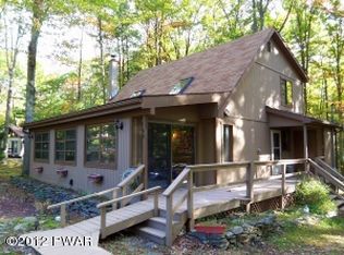 90 Aspen Ridge Dr, Hawley, PA 18428