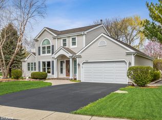 720 Royal Glen Dr, Cary, IL 60013