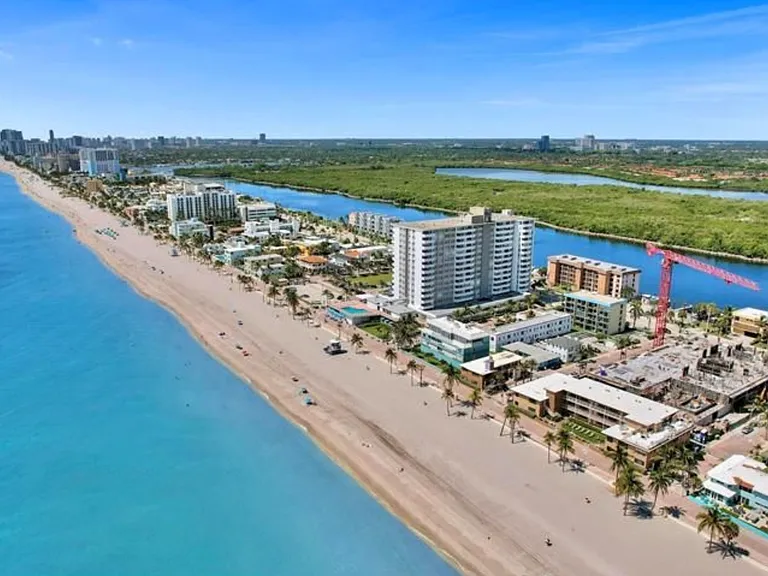 3111 N Ocean Dr — Photo 40