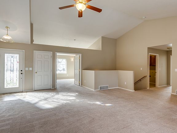 2nd image of 813 S Aspen St