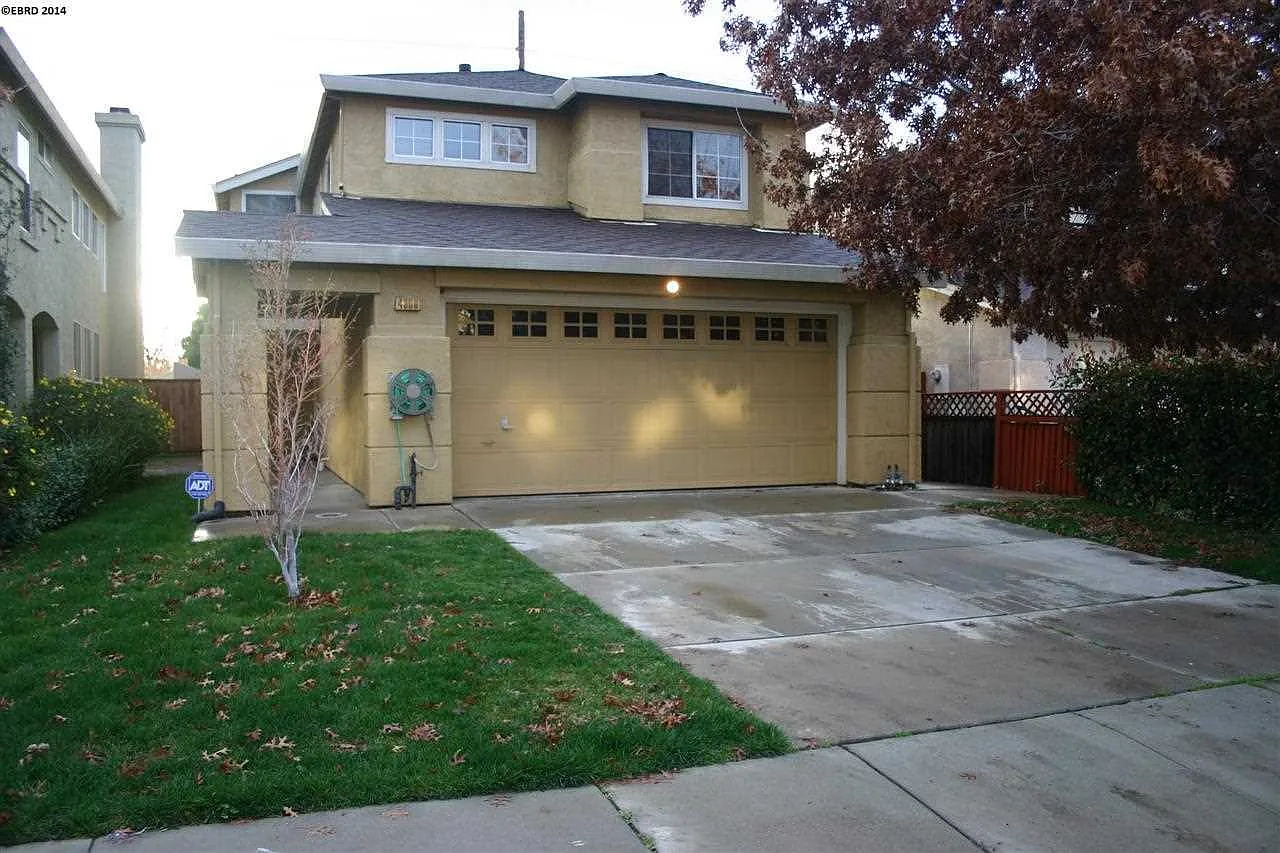 3 bed, 2.5 bath, 1500 sqft, $3,000 — Photo 1