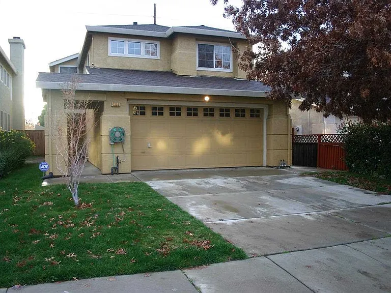 4800 Bayside Way — Photo 1