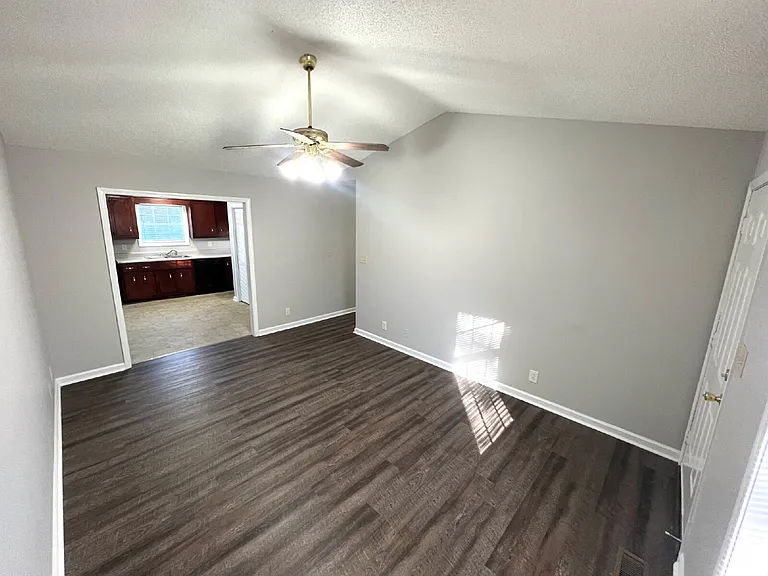 2404 N Ford St — Photo 3