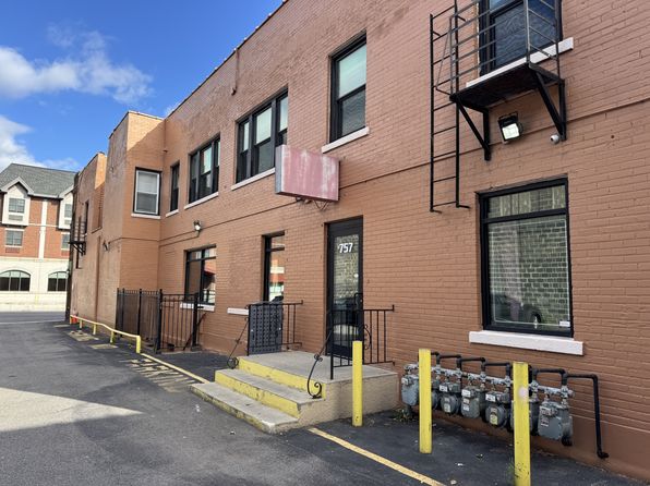 751-757 W Main St E