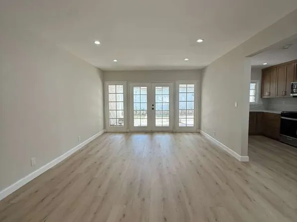 19552 Hartland St, Reseda, CA 91335