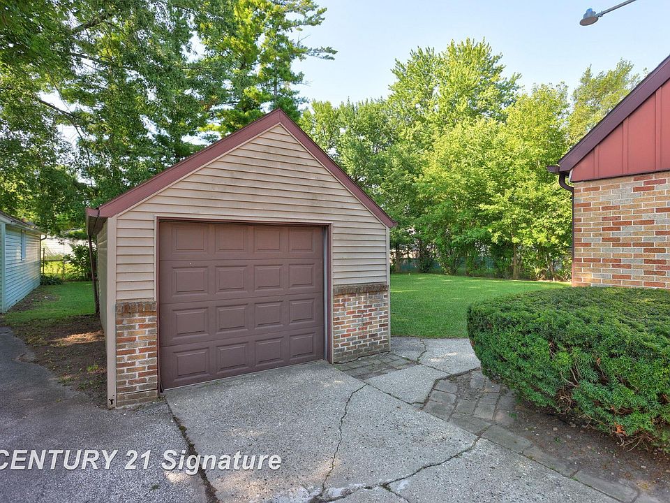 31st image of 1525 Beech St