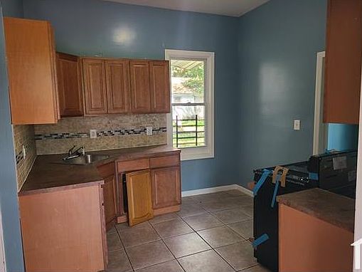 3rd image of 277 Hawthorne Ave #1R