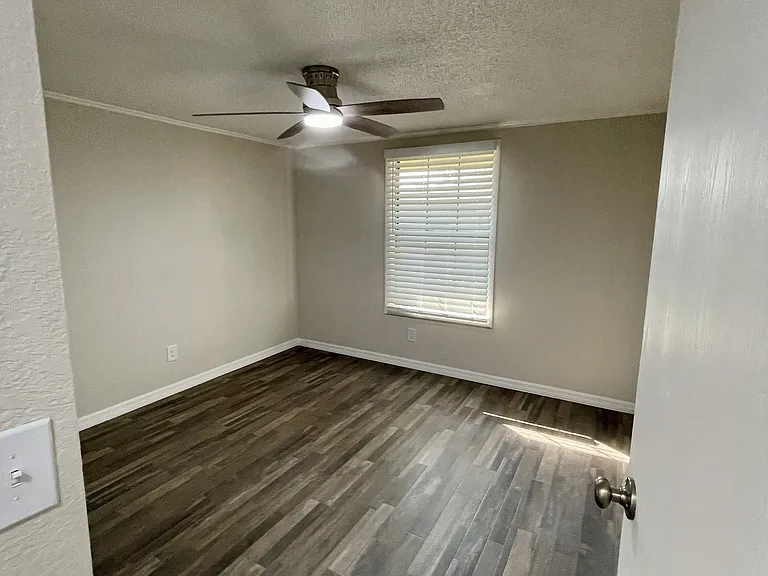 Camellia Court Apartments — Photo 11
