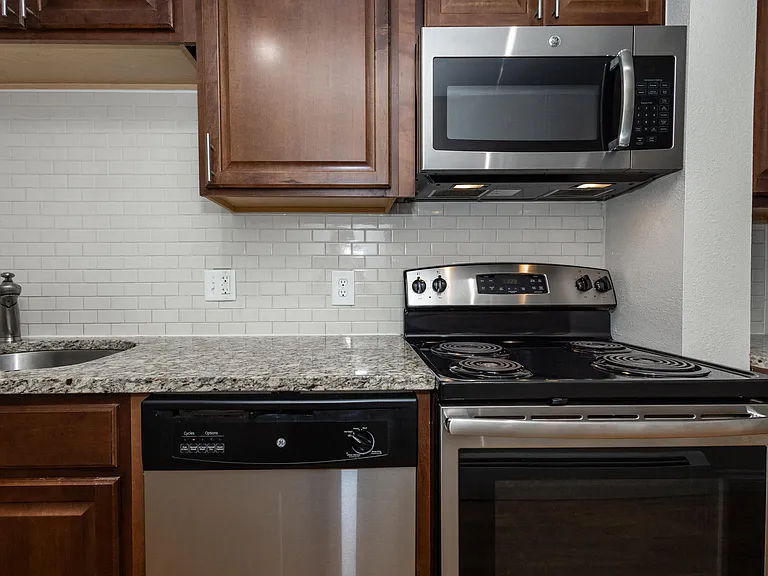 Emerson Flats — Photo 21
