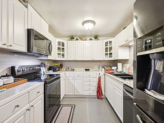 3rd image of 6098 Bolamo Ct