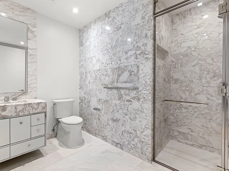 138 E 50th St #32B — Photo 9