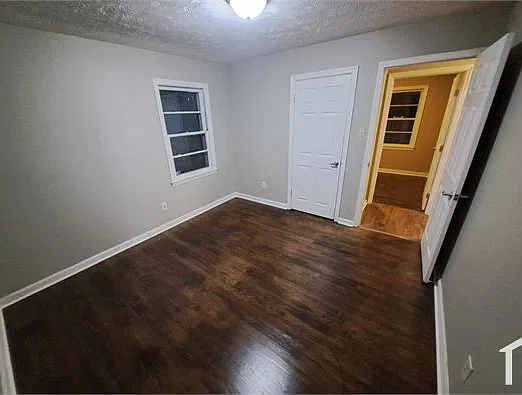 3 bed, 1025 sqft, $1,300 — Photo 2