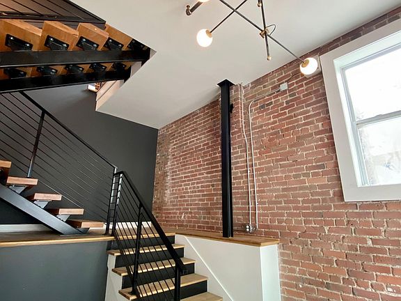 5th image of 1523 Oak St #205