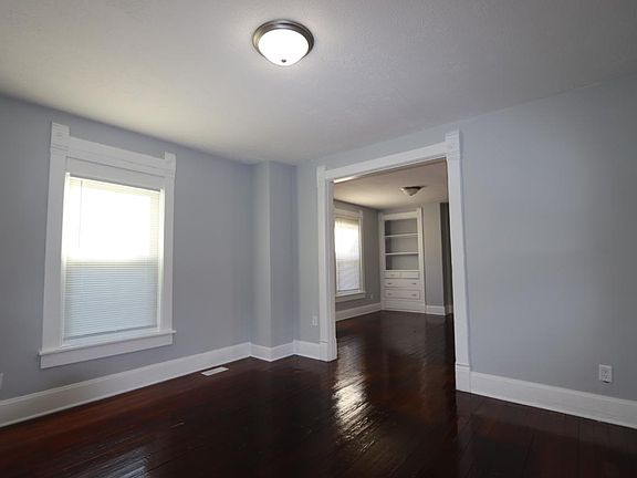 3rd image of 642 Marion Ave