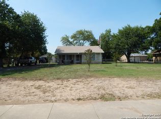 211 Glenoak Dr, San Antonio, TX 78220