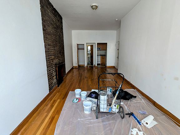 3rd image of 222 W 72nd St #3F
