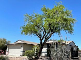 5921 N Moonbrook Rd, Tucson, AZ 85741
