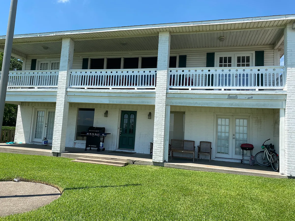 Building Photo - 1447 Bayshore Dr