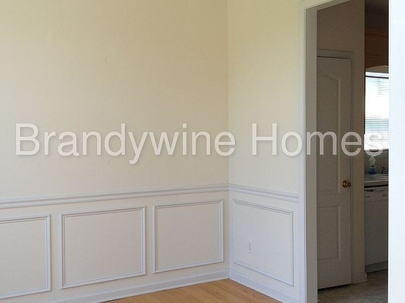 5th image of 4652 Garden City Dr
