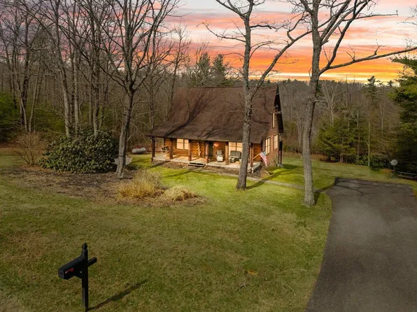 69 Cabin Village Ln, Hillsville, VA 24343