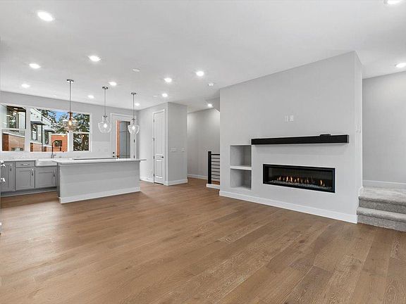 5th image of 13128 NE 13th St