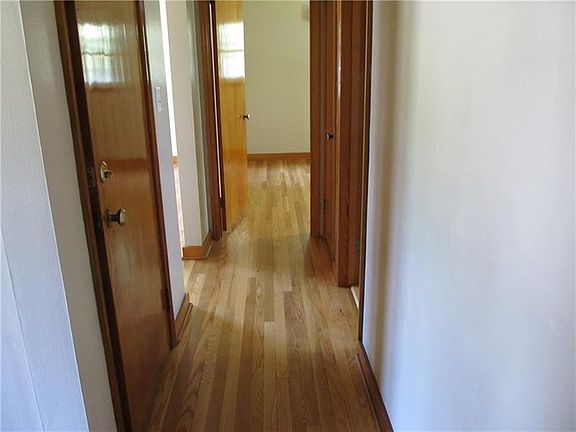 3rd image of 1330 Saint Clair St