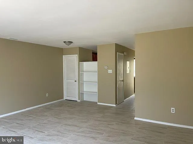 13 Chatham Ct — Photo 6