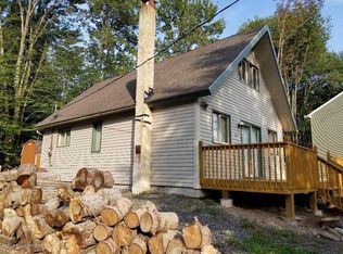 624 Country Place Dr, Tobyhanna, PA 18466