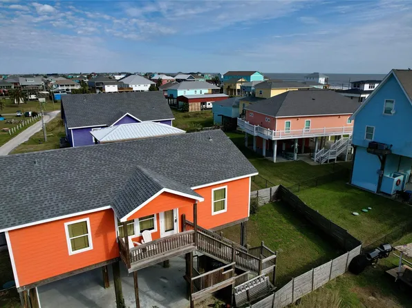 1830 Croaker Ln, Crystal Beach, TX 77650