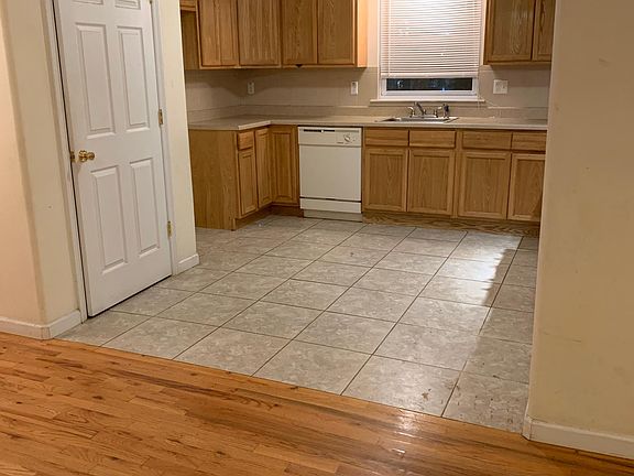 4th image of 584 Morrow St #1