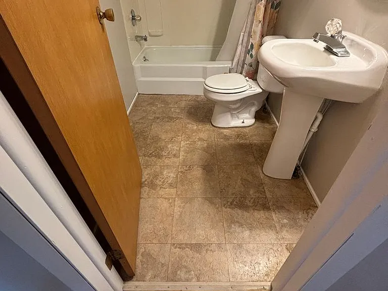414 E Main St — Photo 36