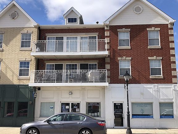 2nd image of 17318 Oak Park Ave APT 2NE