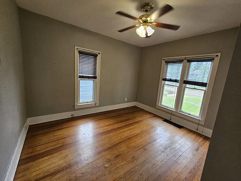 912 N Royer St — Photo 3