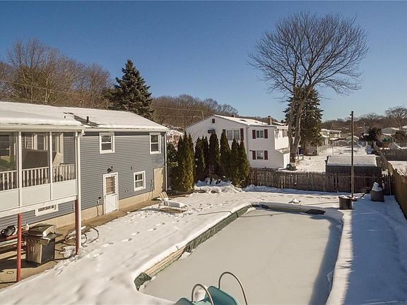 5th image of 8 Saint Johns Cir