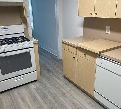2nd image of 21 Howard St Floor 2